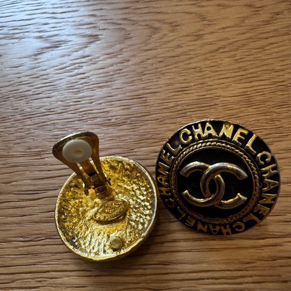 Chanel Vintage 80s CC Logo Gold Tone Black Enamel Metal Round Clip On Earrings.